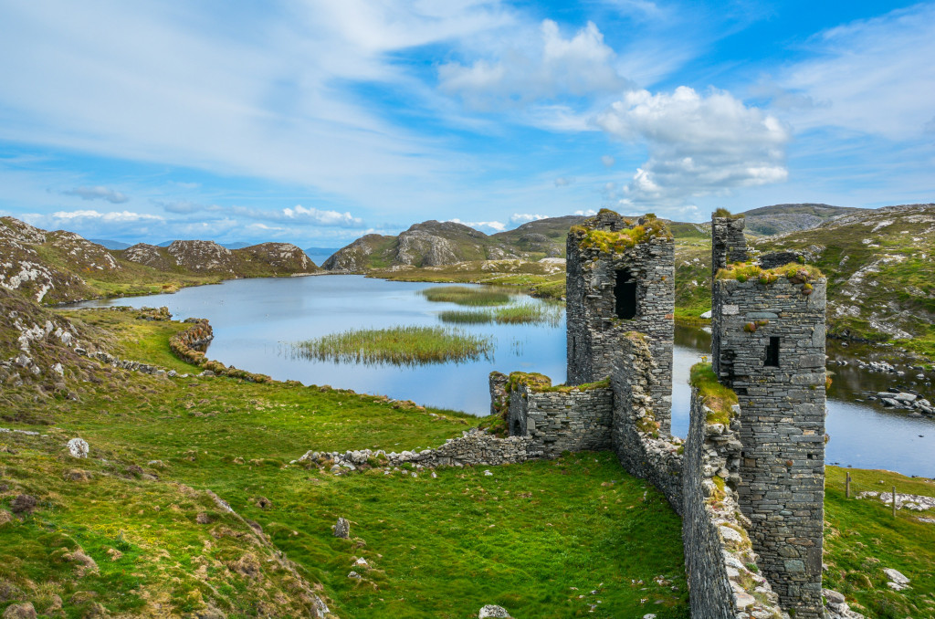 Ruins of Three Castle Head, County Cork, Ireland Ufer Touristik Wir